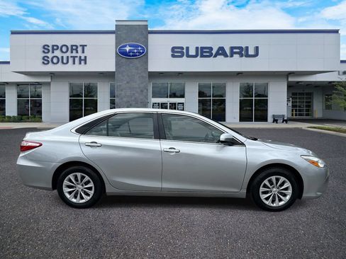 Used 2015 Toyota Camry LE FWD image 2