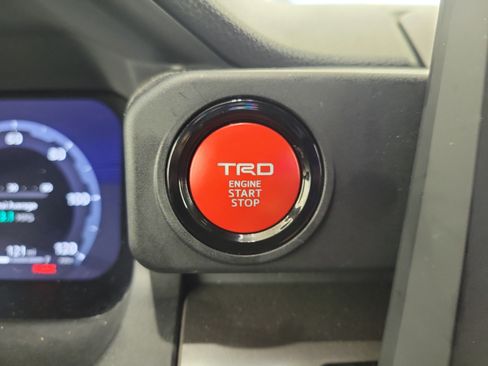 Certified 2024 Toyota Tacoma TRD Off-Road AWD/4WD image 25