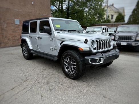 Used 2024 Jeep Wrangler Unlimited Sahara AWD/4WD image 3