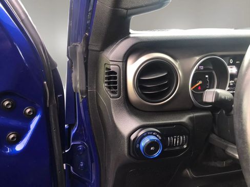 Used 2018 Jeep Wrangler Unlimited Sport S AWD/4WD image 13