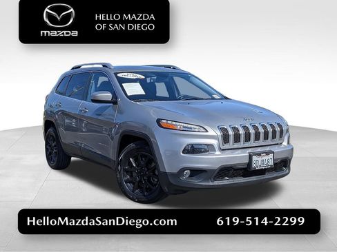 Used 2017 Jeep Cherokee Latitude image 1