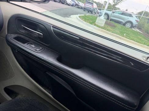Used 2015 Dodge Grand Caravan SE FWD image 31