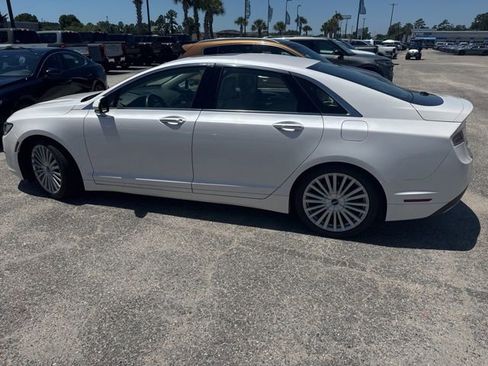 Used 2017 Lincoln MKZ Reserve FWD image 11