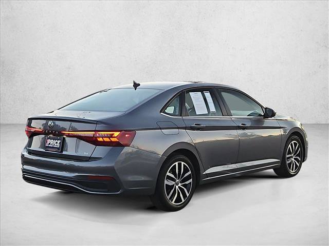 Used 2025 Volkswagen Jetta SE FWD image 5