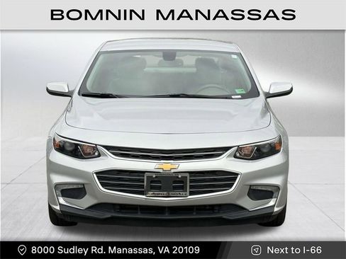 Used 2017 Chevrolet Malibu LT image 2