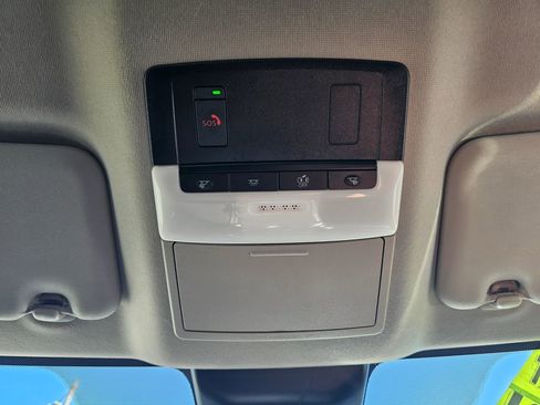 Used 2025 Nissan Sentra SV FWD image 32