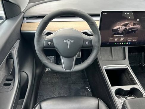 Used 2022 Tesla Model Y Performance AWD/4WD image 16