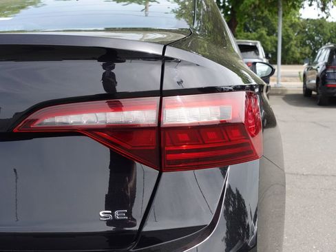 Used 2024 Volkswagen Jetta SE FWD image 7