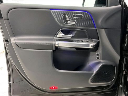 New 2025 Mercedes-Benz GLB 250 4MATIC image 10