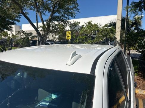 Used 2024 GMC Sierra 1500 SLT w/ SLT Premium Package AWD/4WD image 12