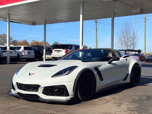 Used 2016 Chevrolet Corvette Z06 w/ 3LZ Preferred Equipment Group RWD image 6