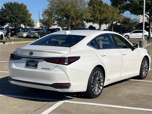 Used 2021 Lexus ES 300h Ultra Luxury w/ Accessory Package 2 image 4