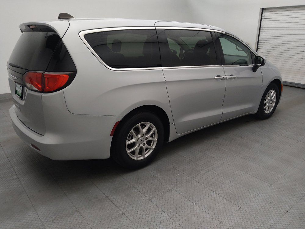 Used 2023 Chrysler Voyager LX FWD image 10