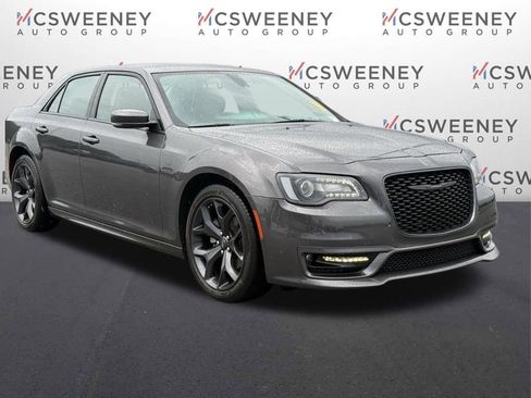 Used 2023 Chrysler 300 Touring L RWD image 8