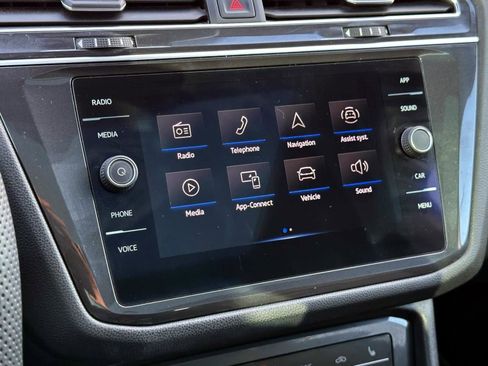 Used 2022 Volkswagen Tiguan SE R-Line image 23