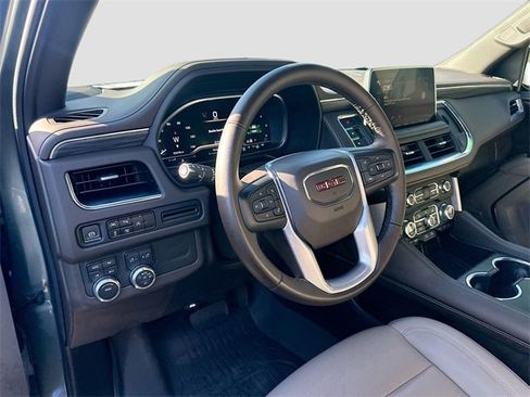 Used 2023 GMC Yukon SLT w/ SLT Premium Package image 9