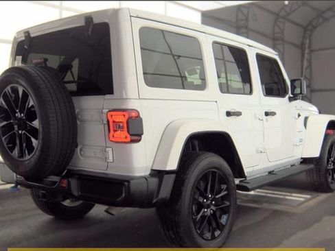 Used 2023 Jeep Wrangler Unlimited Sahara w/ Cold Weather Group AWD/4WD image 3