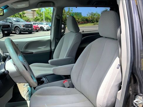 Used 2014 Toyota Sienna LE FWD image 22