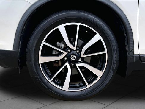 Used 2018 Nissan Rogue SL w/ Premium Package FWD image 11