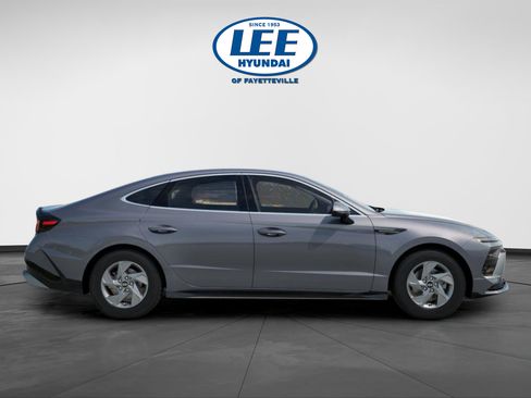 Used 2026 Hyundai Sonata SE FWD image 2