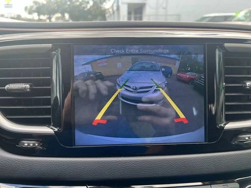 Used 2017 Chrysler Pacifica Touring-L FWD image 12