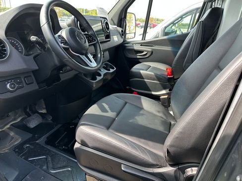 Used 2022 Mercedes-Benz Sprinter 4500 w/ Parking Package image 42