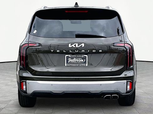 Used 2024 Kia Telluride EX w/ EX Captain's Chair Package FWD image 4