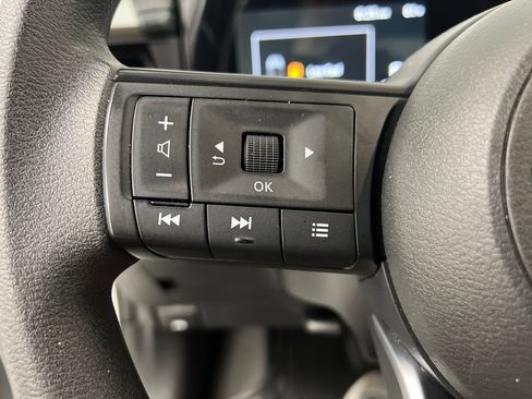 Used 2025 Nissan Kicks SV AWD/4WD image 44