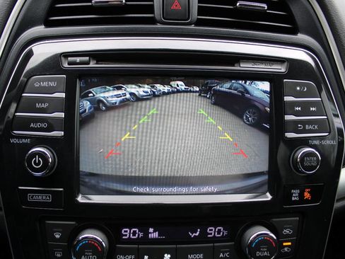 Used 2016 Nissan Maxima SR w/ Interior Lighting Package image 34