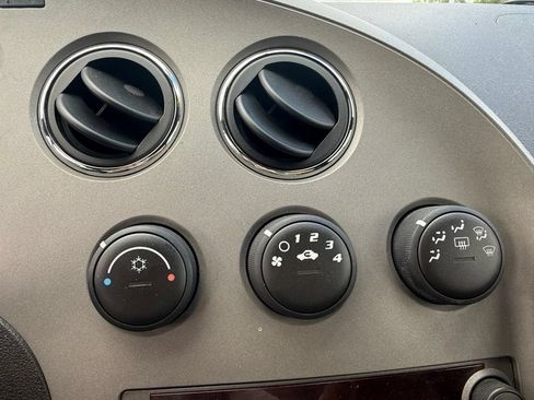 Used 2007 Pontiac Solstice GXP w/ Premium Package RWD image 18