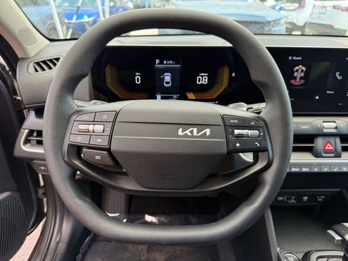 Used 2025 Kia K4 FWD image 25