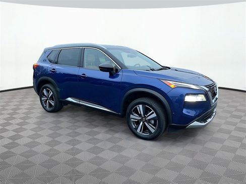 Used 2023 Nissan Rogue Platinum w/ Platinum Premium Package image 3