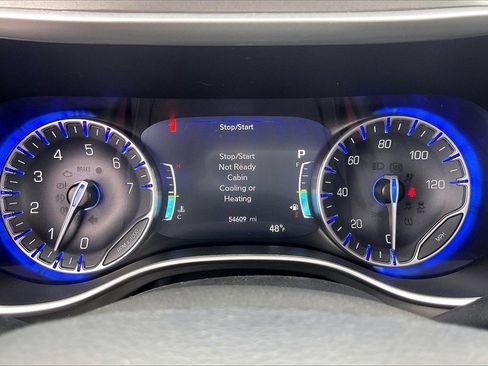 Used 2024 Chrysler Pacifica Touring-L image 19