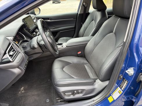 Used 2024 Toyota Camry XSE FWD image 9