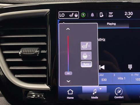 Used 2024 Chrysler Pacifica Touring-L FWD image 32