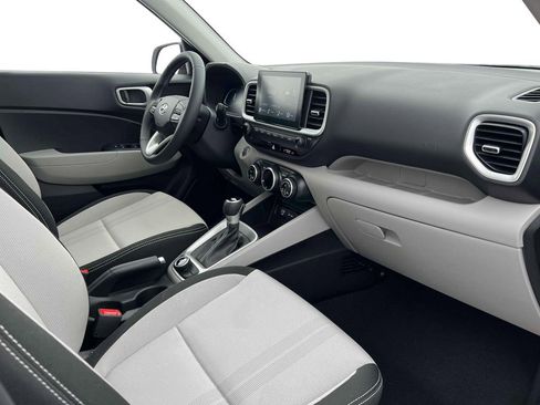 Certified 2025 Hyundai Venue SEL image 23