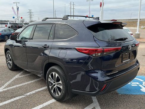 Used 2022 Toyota Highlander XLE image 7