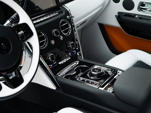 Used 2026 Rolls-Royce Cullinan image 18