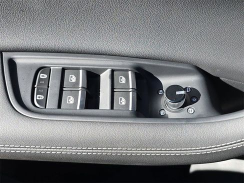 Used 2023 Audi Q8 Premium Plus image 23