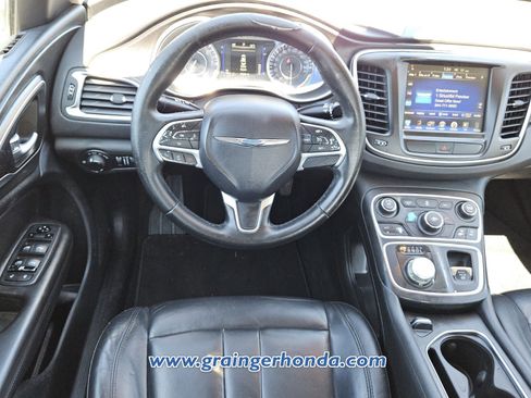 Used 2017 Chrysler 200 Limited Platinum image 12