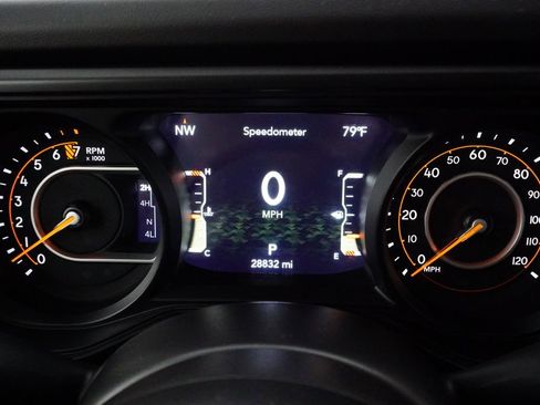 Used 2025 Jeep Gladiator Mojave w/ Convenience Group AWD/4WD image 12