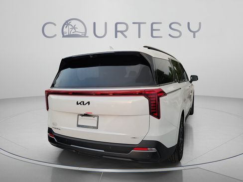 New 2027 Kia Carnival SX Prestige FWD image 3
