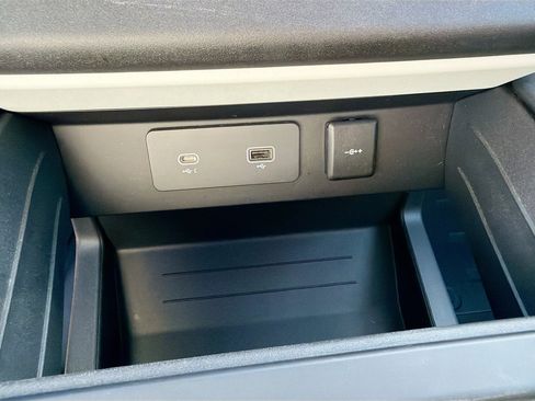 Used 2024 Land Rover Defender 110 S image 30