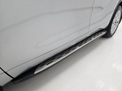 Used 2024 Toyota Highlander Limited image 8