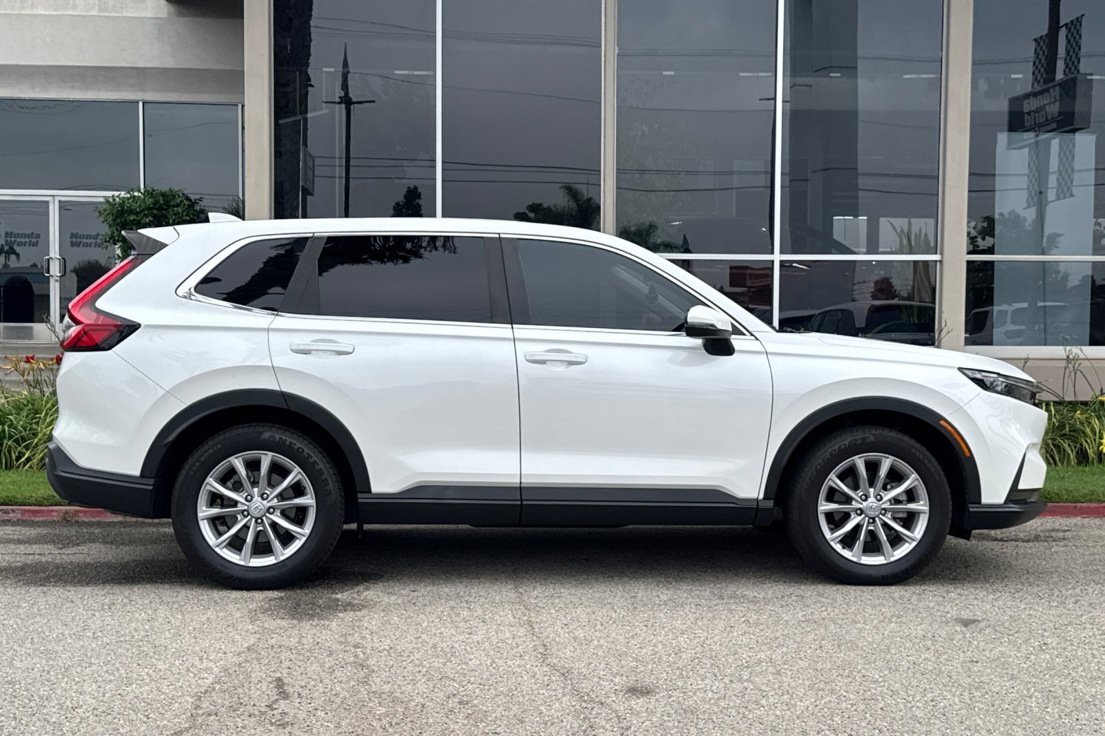Used 2023 Honda CR-V EX image 4
