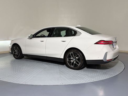 Used 2026 BMW 530i RWD image 3