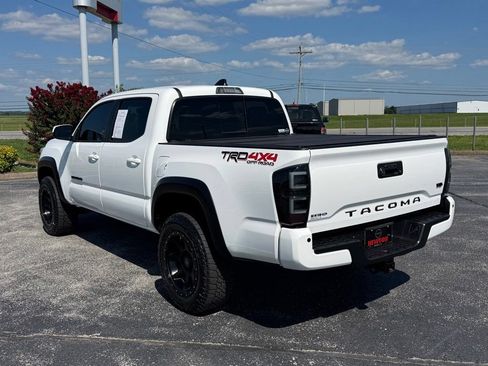 Used 2020 Toyota Tacoma TRD Off-Road w/ TRD Premium Off Road Package AWD/4WD image 34
