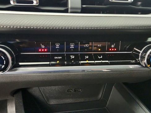 Used 2025 Chevrolet Equinox LT w/ Safety and Technology Package image 23