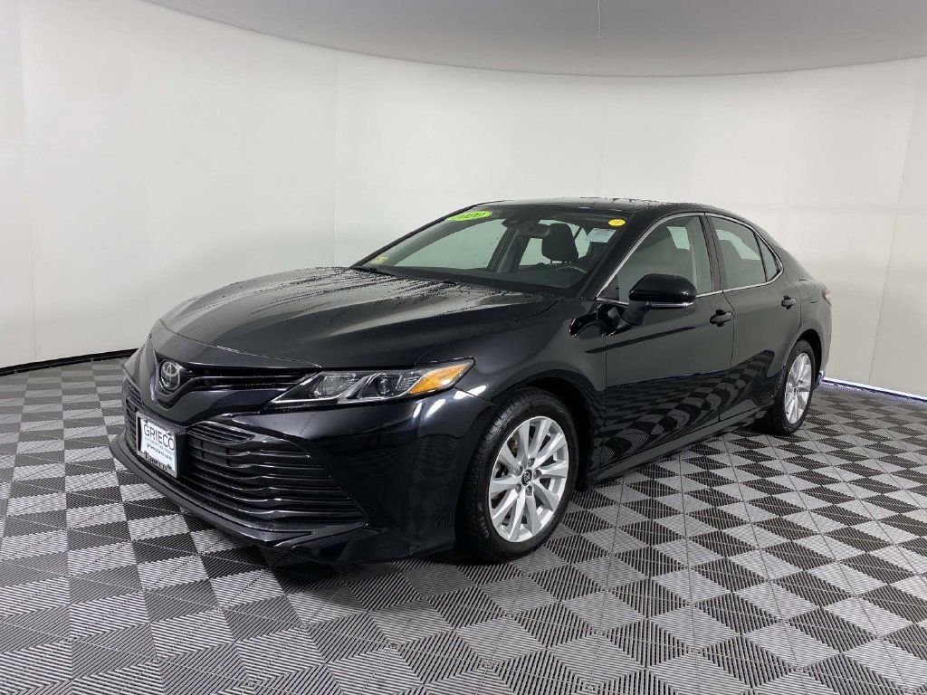 Used 2020 Toyota Camry LE w/ Convenience Package FWD image 4