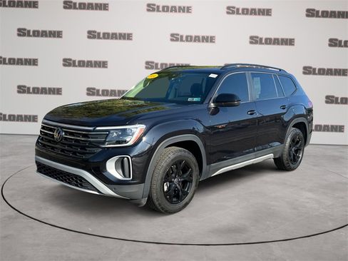 Used 2024 Volkswagen Atlas Peak Edition SE image 1